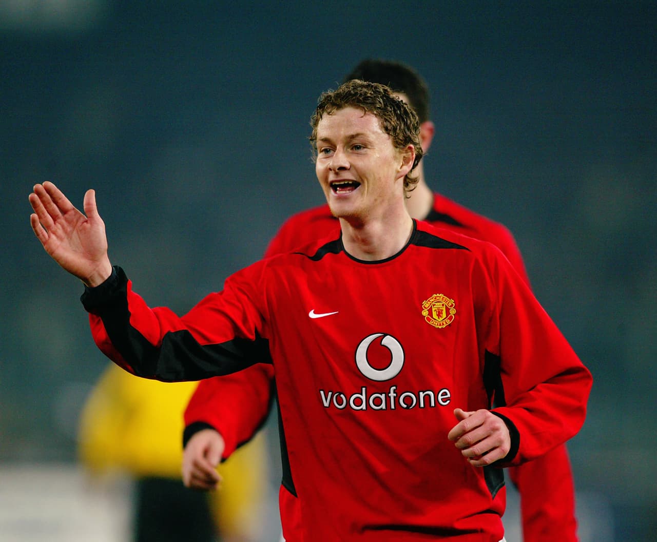 Fue figura del Manchester United, pero sufrió varias lesiones en sus rodillas. Ole Gunnar Solskjaer se retiró con 34 años al no conseguir estar en forma.