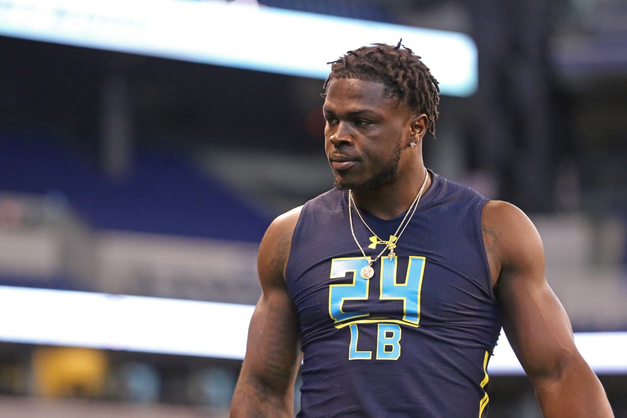 <b>25 JABRILL PEPPERS | S Cleveland Browns</b>
<br>Universidad: Michigan
<br>Estatura: 5’11’’
<br>Peso: 213 libras
<br>
<br>Destacar: Jugador polivalente de tres facetas (defensa, ofensiva y equipos especiales) que se alineó por toda la defensa de Michigan el año pasado. Terminó quinto en la votación del Trofeo Heisman.
<br>
<br>Resumen: Un atleta explosivo que fue utilizado principalmente como linebacker en 2016, pero no tiene un ajuste de posición obvio.
<br>
<br>Conclusión: Primera selección de primera ronda de Michigan desde 2014 y apenas el tercer jugador de Michigan en ir en la primera ronda desde 2010.