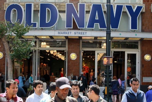 La tienda Old navy también abre sus puertas este día feriado 
<b>a las 3 de la tarde del jueves</b>. Eso sí, que esta tienda parte con su propio Viernes Negro el día miércoles con el 50% de la tienda rebajado.