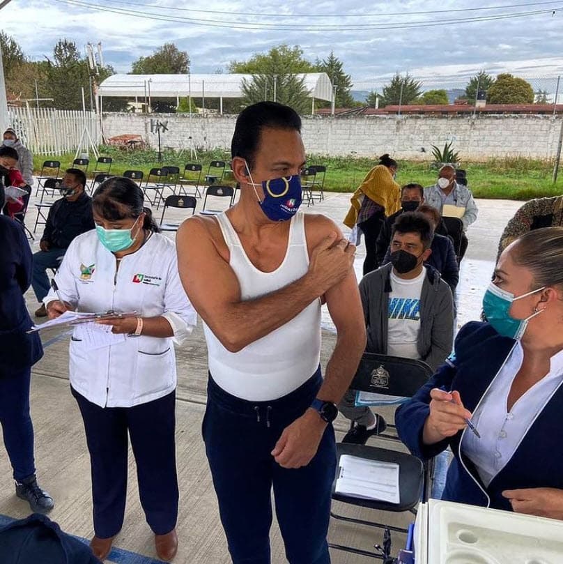 El 23 de junio de 2021, el político mexicano compartió en susredes sociales que había
<b>recibido la primera dosis de la vacuna.</b>
<br>