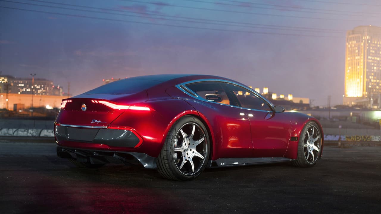 El Fisker EMotion tiene una 
<b>longitud total de 197 pulgadas</b> (1.5 pulgadas más largo que un Cadillac CTS) y utiliza neumáticos Pirelli de 24 pulgadas de baja resistencia.