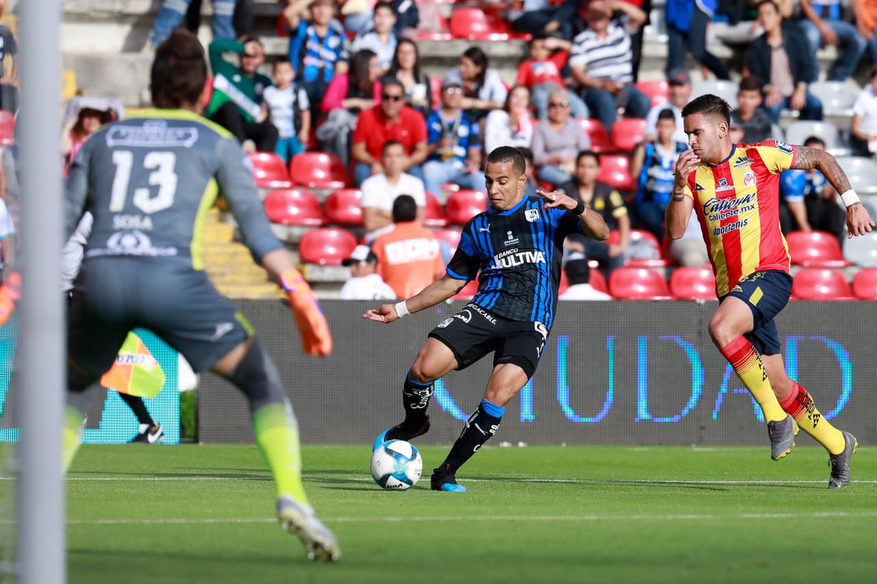 Camilo Sanvezzo fue de los jugadores más insistentes para la causa local pero no estuvo fino de cara al arco rival.