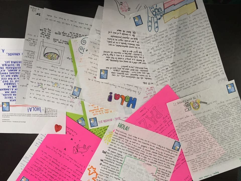 La inesperada amistad por carta entre los guerrilleros de las FARC y algunos colombianos