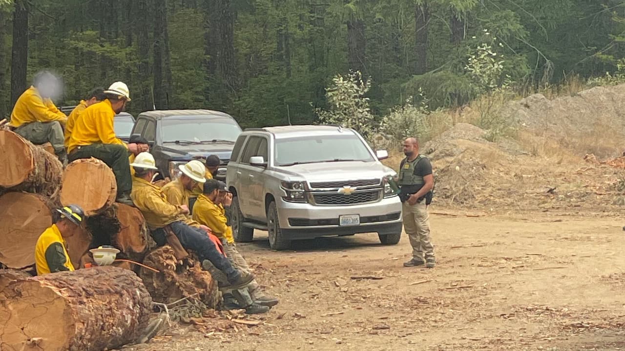 Patrulla Fronteriza realiza operativo y detiene a dos bomberos que contenían el mayor incendio forestal de Washington