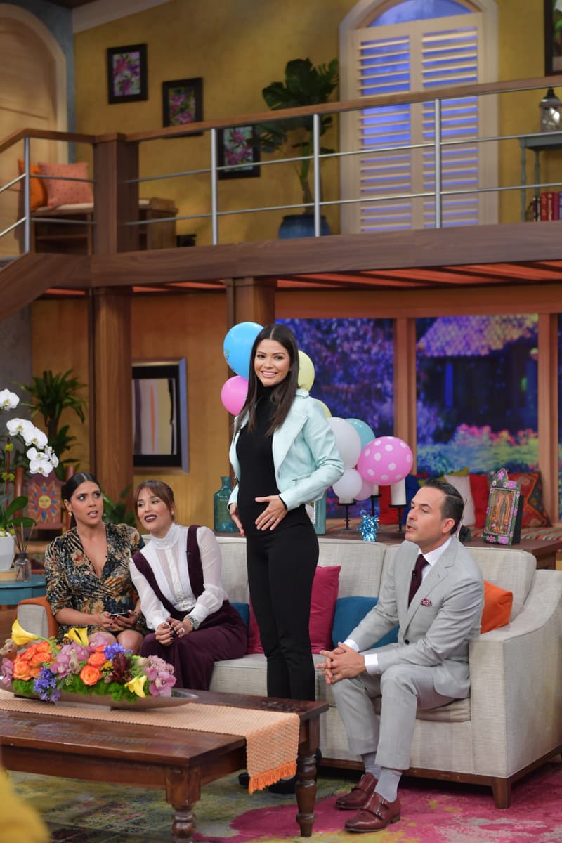 Ana tiene apróximadamente tres meses de embarazo y su pancita ya empieza a notarse.