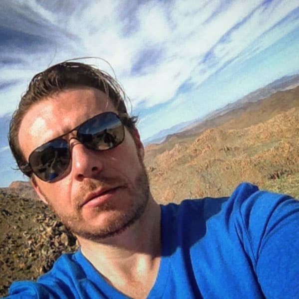 Él da vida a 'Ramón', uno de los hombres de confianza de 'David' en el viñedo.