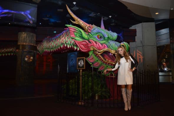 Así que no puedes perder de vista a esta belleza porque estará entrevistando a todo mundo.