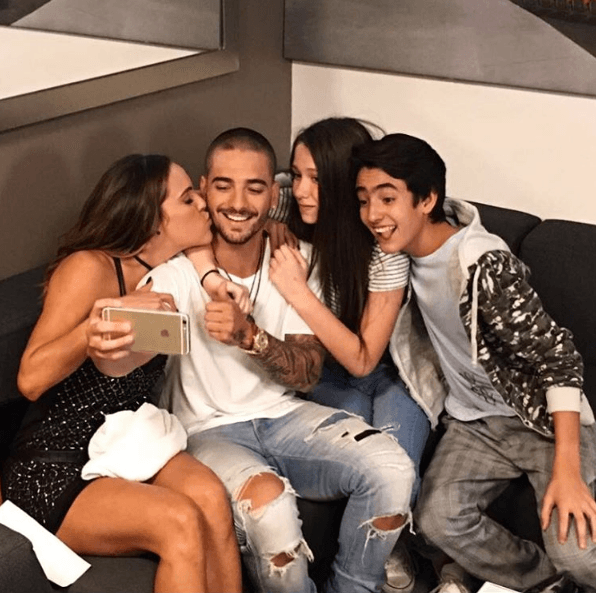 Las estrellas de la música también han sido parte del éxito de Despertar Contigo. ¡Qué envidia poder estar así con Maluma!