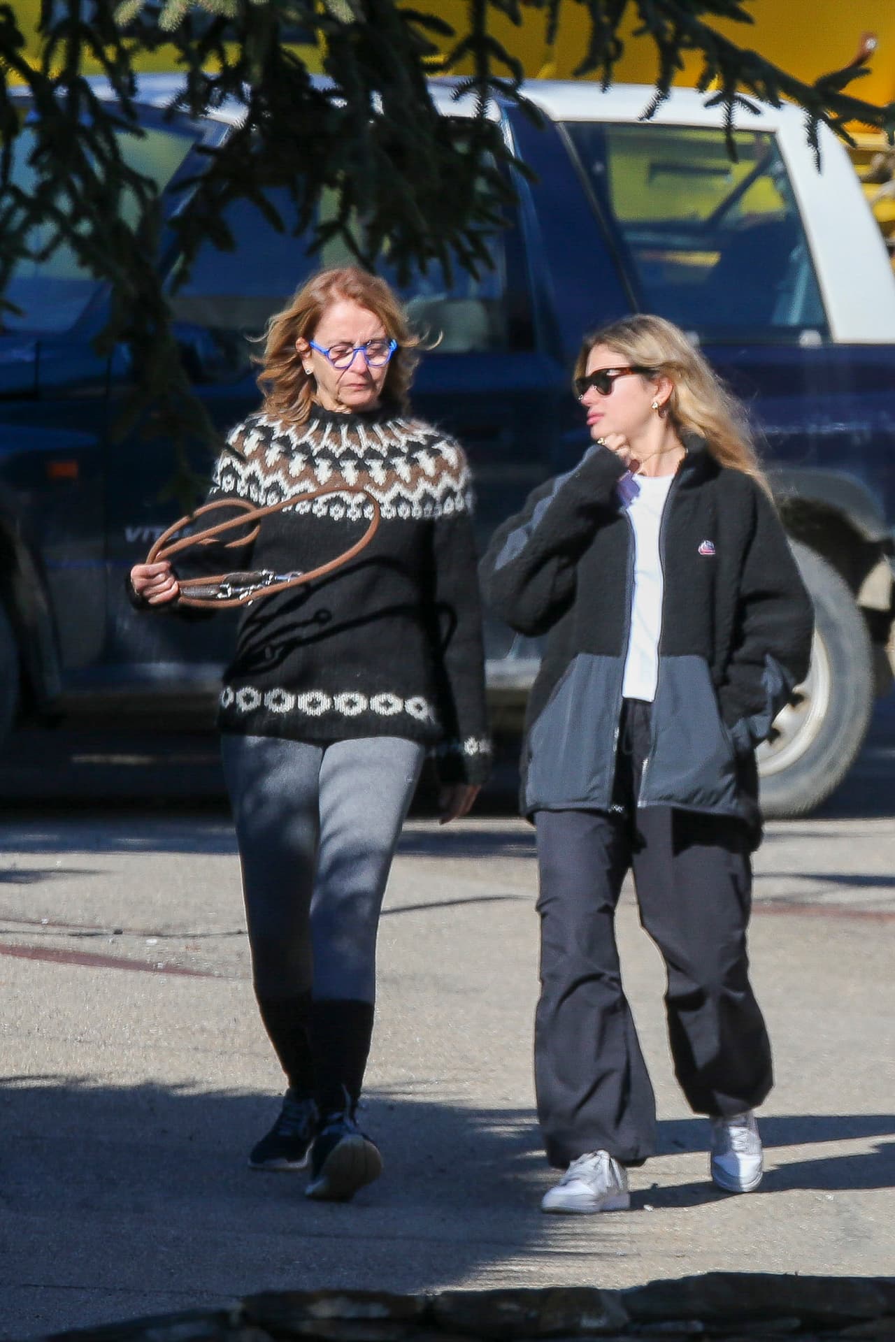 Al respecto, el periodista español Marc Leirado, indicó que Montserrat supuestamente se siente angustiada por la extraña figura.
<br>