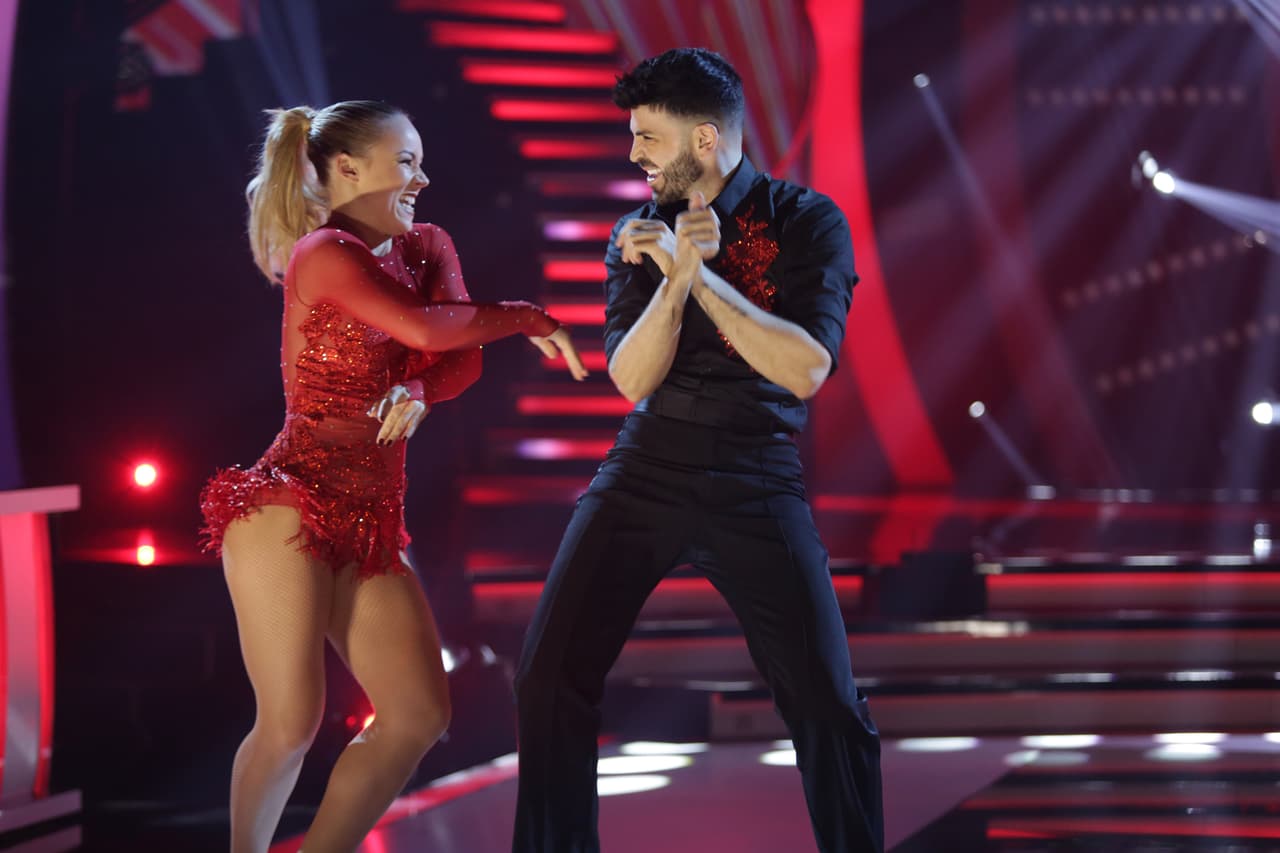 Emmanuelle Berne fue la encargada de la coreografía y de acompañar a Jomari durante su baile.