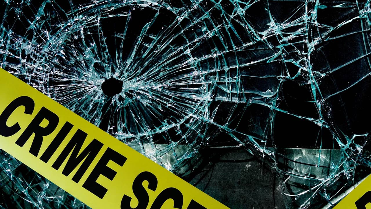 Un hombre de Glendale estaba en su casa cuando recibió un disparo a través de la ventana