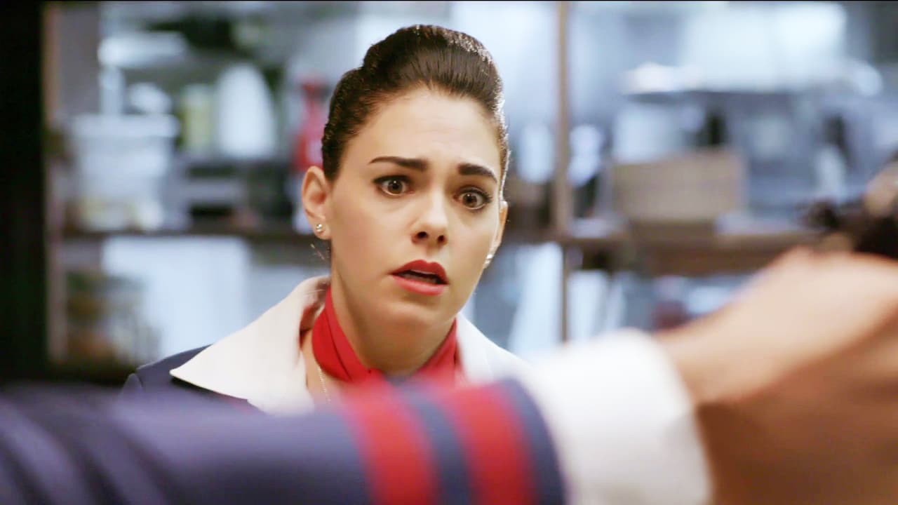 Después de un viaje a Estados Unidos por órdenes de John, 
<b><a href="http://www.univision.com/series/la-piloto/la-piloto-yolanda-descubrio-que-dave-es-agente-de-la-dea-escena-del-dia-video">Dave tuvo que revelar su verdadera identidad para estropear uno de sus negociois</a></b>.