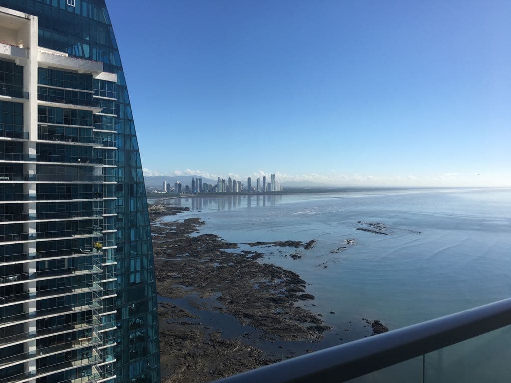 Vista del antiguo Trump International Hotel en Panamá que ahora lleva el nombre de la marca JW Marriott.