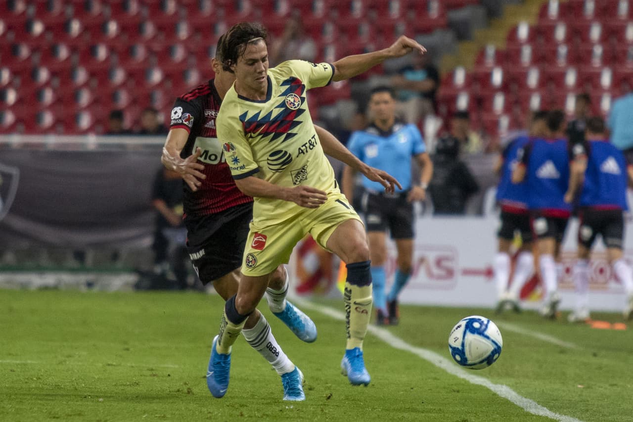 Francisco Córdova, juega como medio centro ofensivo en primera división con América, tiene 22 años.