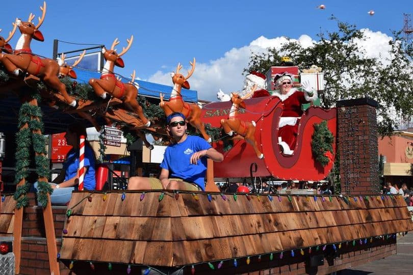 <b>Holidays in Winter Garden</b>
<br>
<b>Fechas:</b> 1 y 2 de diciembre
<br>
<b>Lugar:</b> Historic Downtown
<br>
<b>Sitio web</b>: 
<a href="https://www.cwgdn.com/318/Special-Events">https://www.cwgdn.com/318/Special-Events</a> 
<br>
<br>Se trata de un fin de semana de eventos navideños que incluyen un desfile, la iluminación del árbol de la ciudad, un mercado de temporada y mucho más.