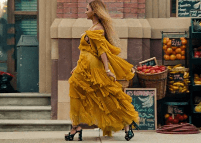 Ella dijo mientras comenzaban los acordes de 'Survivor': "Quiero compartir esta canción con mi apuesto marido. Te amo muchísimo", dijo la cantante.