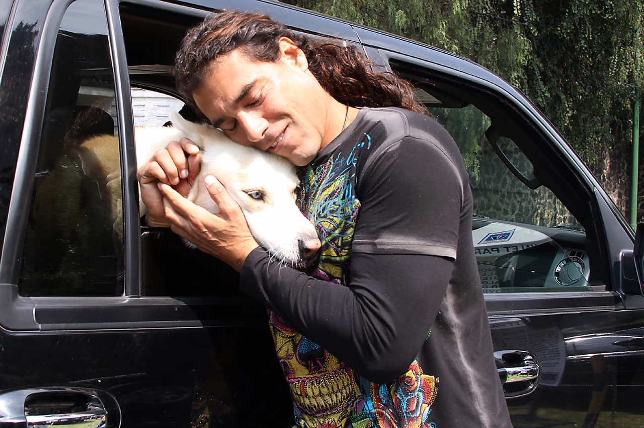 Su nuevo estilo no logró convencer al público quien prefirió verlo con un peinado más tradicional. Después de esta experiencia no lo volvimos a ver con la cabellera larga.