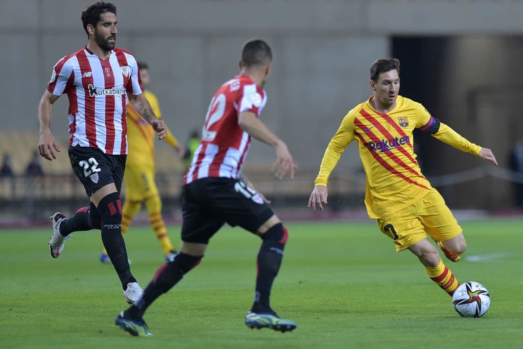 El doblete de Lionel Messi y los goles de Antoine Griezmann y Frenkie de Jong hacen que el Barcelona pase por encima del Athletic de Bilbao 4-0 y conisguen su primer título de la temporada.