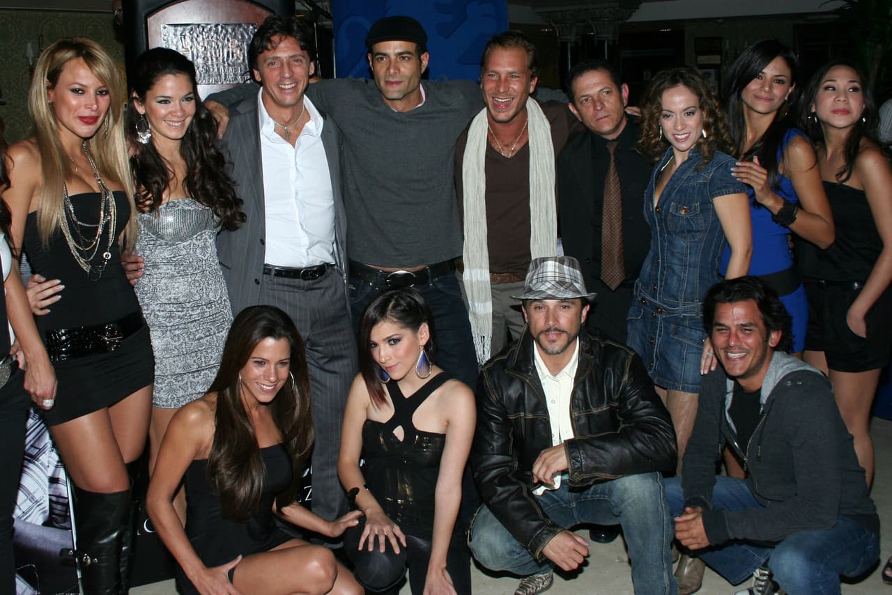 Estar a la cabeza de producciones televisivas también ha formado parte de su trayectoria. Con 
<b>'El Pantera'</b>, serie protagonizada por 
<b><a href="https://www.univision.com/temas/luis-roberto-guzman" target="_blank">Luis Roberto Guzmán</a></b>, debutó como productor y director.