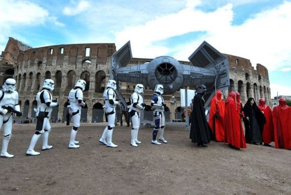 Hasta una nave llegó a los pies del Coliseo romano.