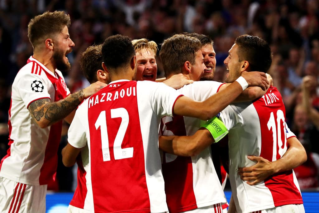 Ajax de Amsterdam se impuso 3-0 contra AEK Atenas con mucha categoría en el primer partido del grupo E de la Champions League y demostró que es un grande de Europa.