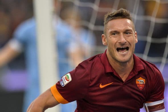 Pequeño aficionado se queda atónito al concoer a Totti