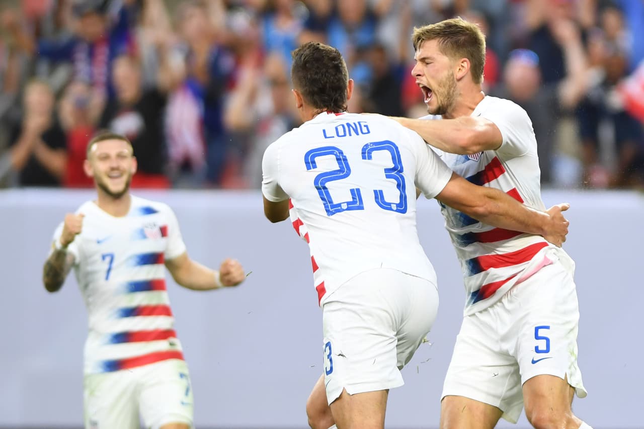 El primer gol de la noche lo anotó Aaron Long con un cabezazo al minuto 41', su primera anotación en ocho partidos con Estados Unidos.