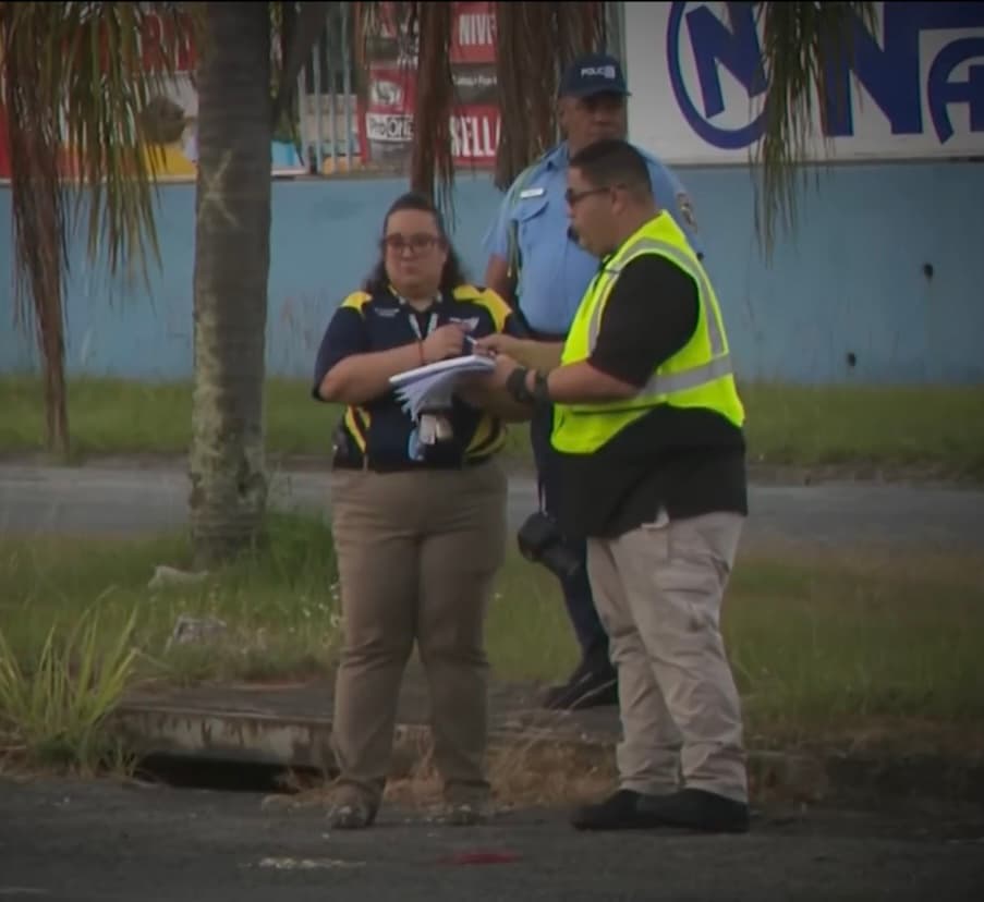 Fue entonces cuando aquella mujer, con todo el dolor de su corazón, llamó a las autoridades para reportar lo que había ocurrido y entregar a su hijo. 
<br>