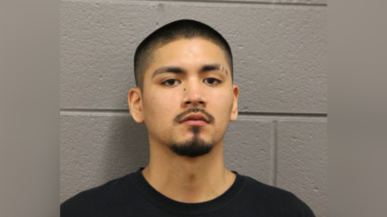 Juez impone fianza de $150,000 a acompañante de Adam Toledo por posesión de armas