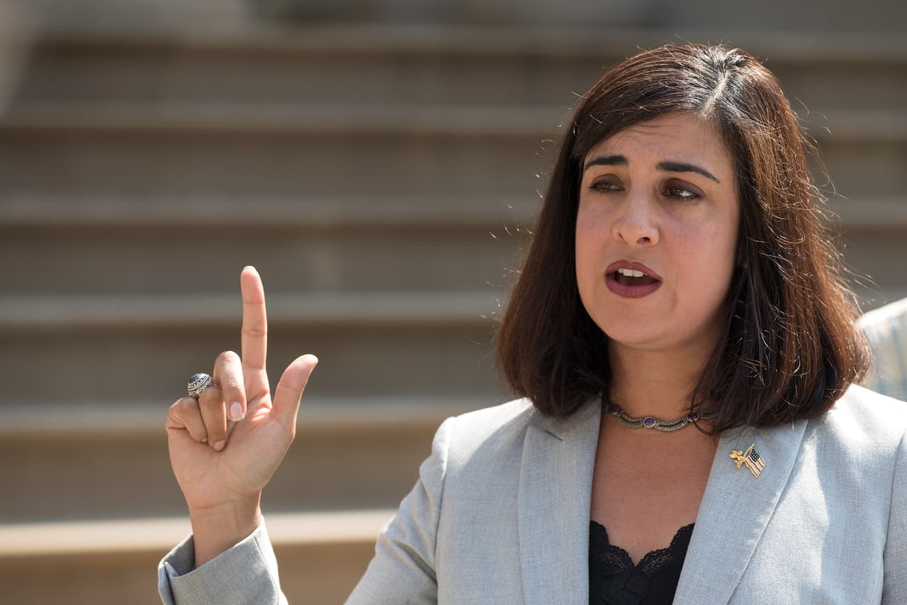 Republicana Nicole Malliotakis declara la victoria en un escaño clave del Congreso, pero su rival no cede