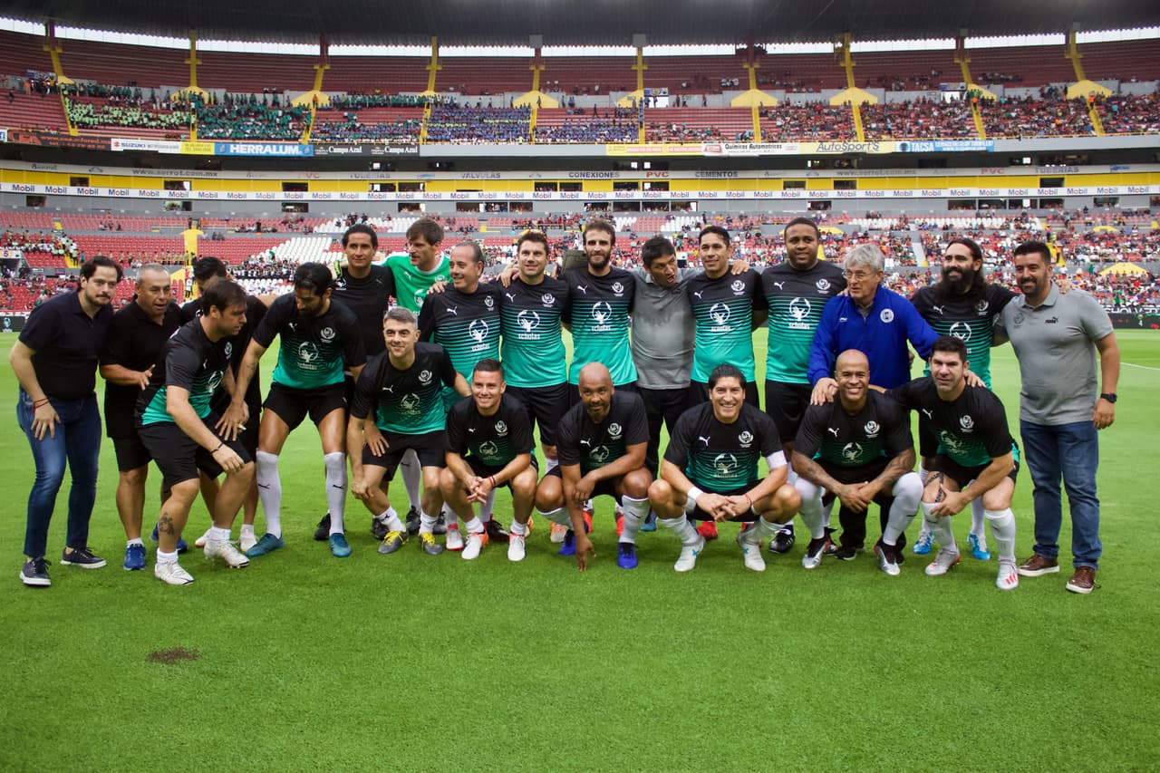 Las "Leyendas Mundiales" tuvieron en la cancha a leyendas como Javier Saviola, Juan Pablo Ángel, Juan Pablo Sorín, Claudio López y Marcos Senna.