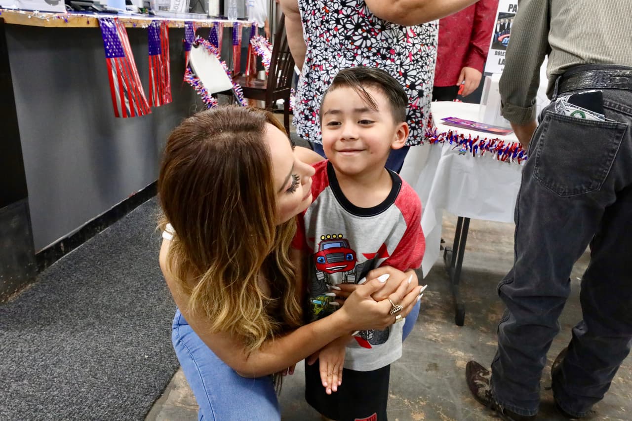 Las muestras de cariño para los locutores estuvieron a la orden del día.