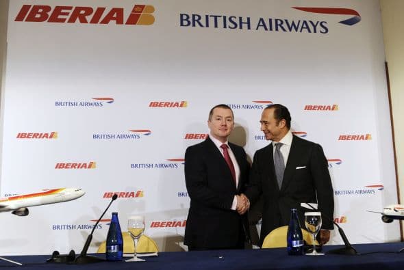 "Los accionistas de Iberia y de British Airways han dado hoy (lunes) el visto bueno a la fusión", anunció Iberia en un comunicado difundido tras su junta extraordinaria de accionistas, que concluyó en Madrid poco después de que los de British Airways votaran en el mismo sentido en Londres.