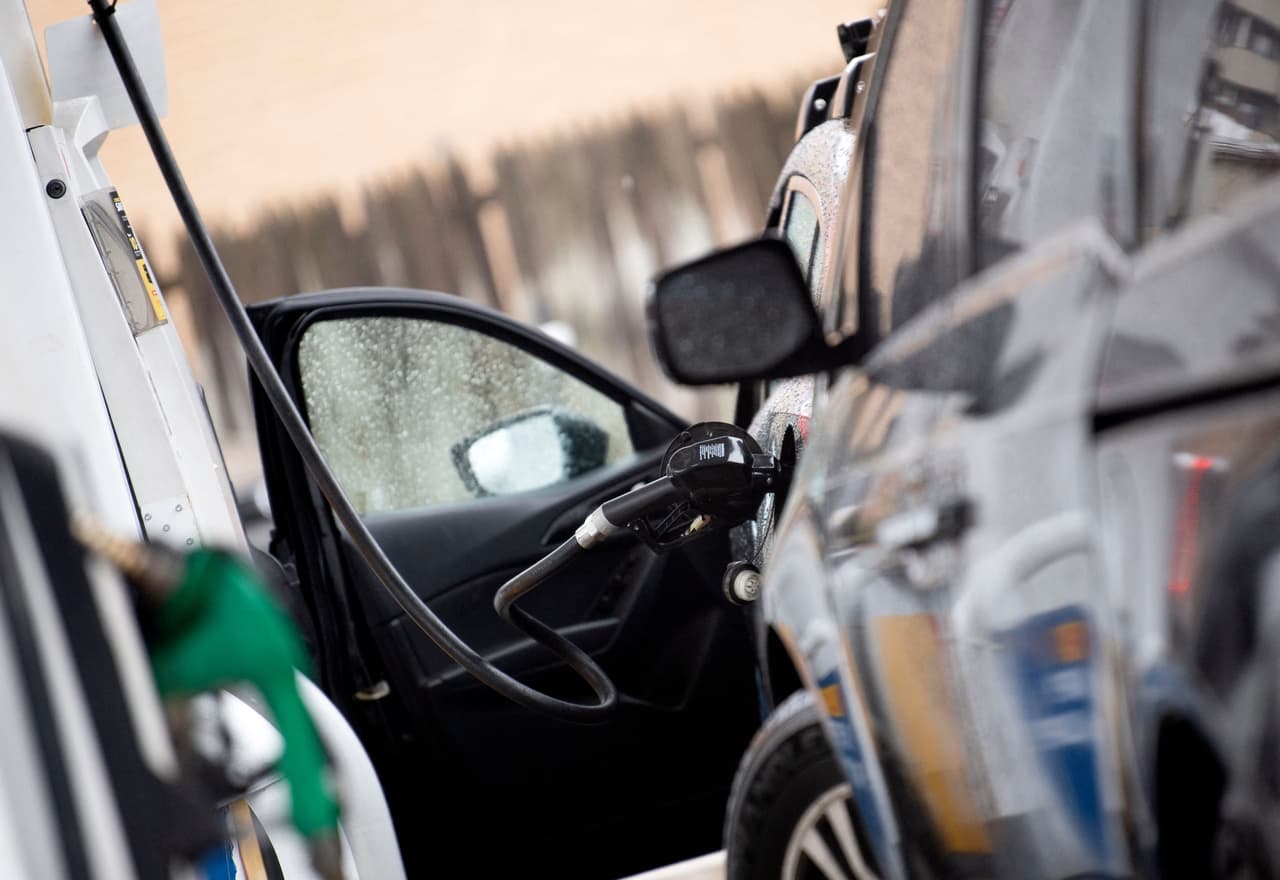 Las claves del anuncio de Kemp sobre la suspensión temporal del impuesto a la gasolina