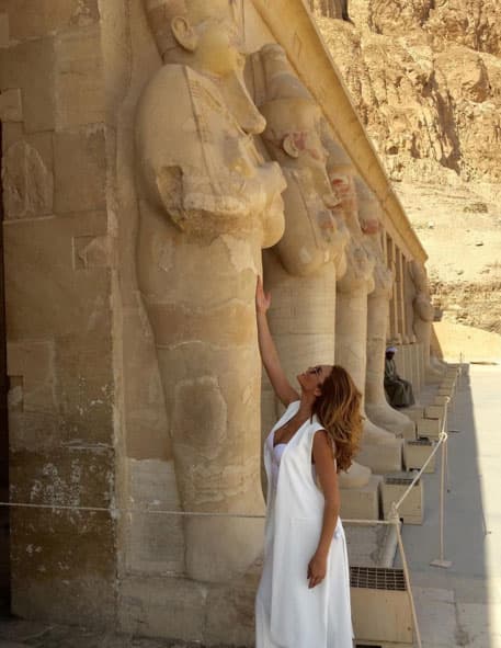 Y por fin llegué a Egipto (Luxor). Hoy estoy visitando El Templo de la Reina Hatshepsut la única faraona famosa que reinó Egipto.