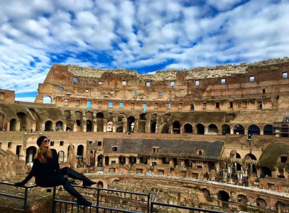 En la plaza del Coliseo, en Roma.