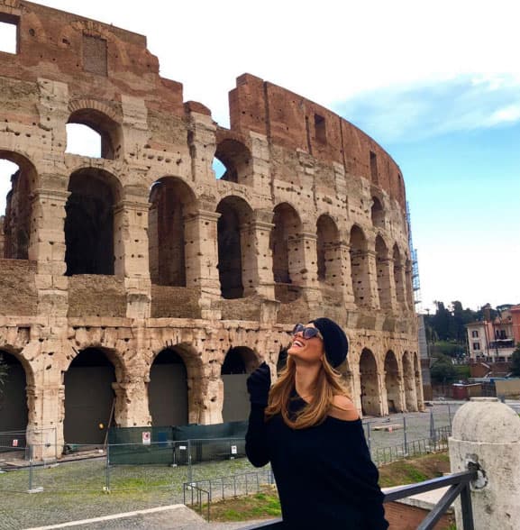 La hermosa boricua comparte imágenes de su estancia por Italia, Egipto y más lindos lugares.