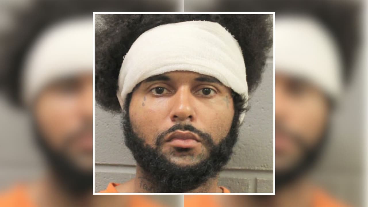 Este hombre enfrenta cargos de asesinato luego de que hallaran el cadáver de un contratista en su casa