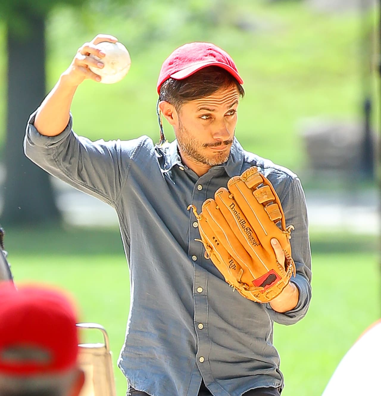 Aprovechando la grabación de su programa, el mexicano se divierte con sus pequeñines.