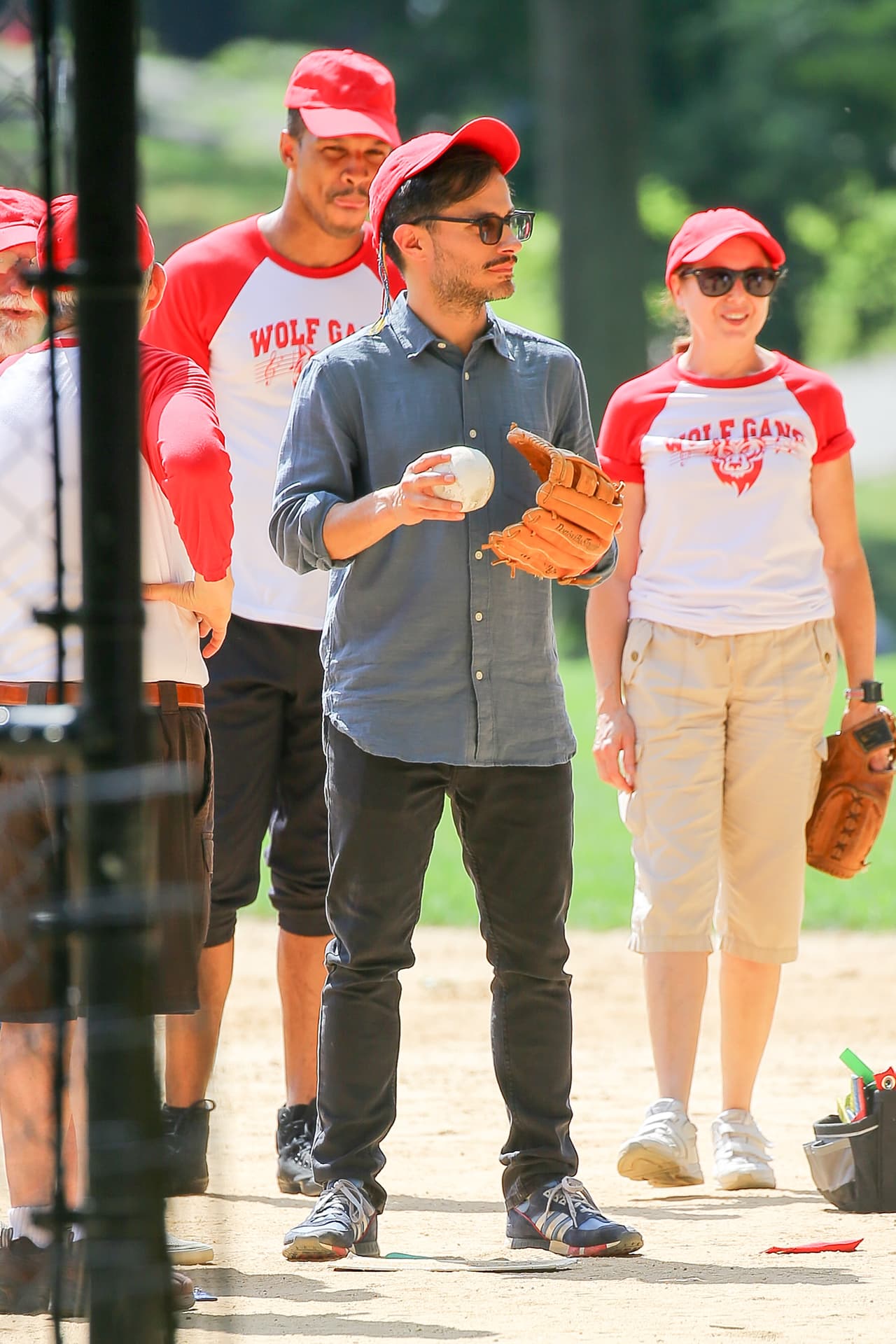 Aprovechando la grabación de su programa, el mexicano se divierte con sus pequeñines.