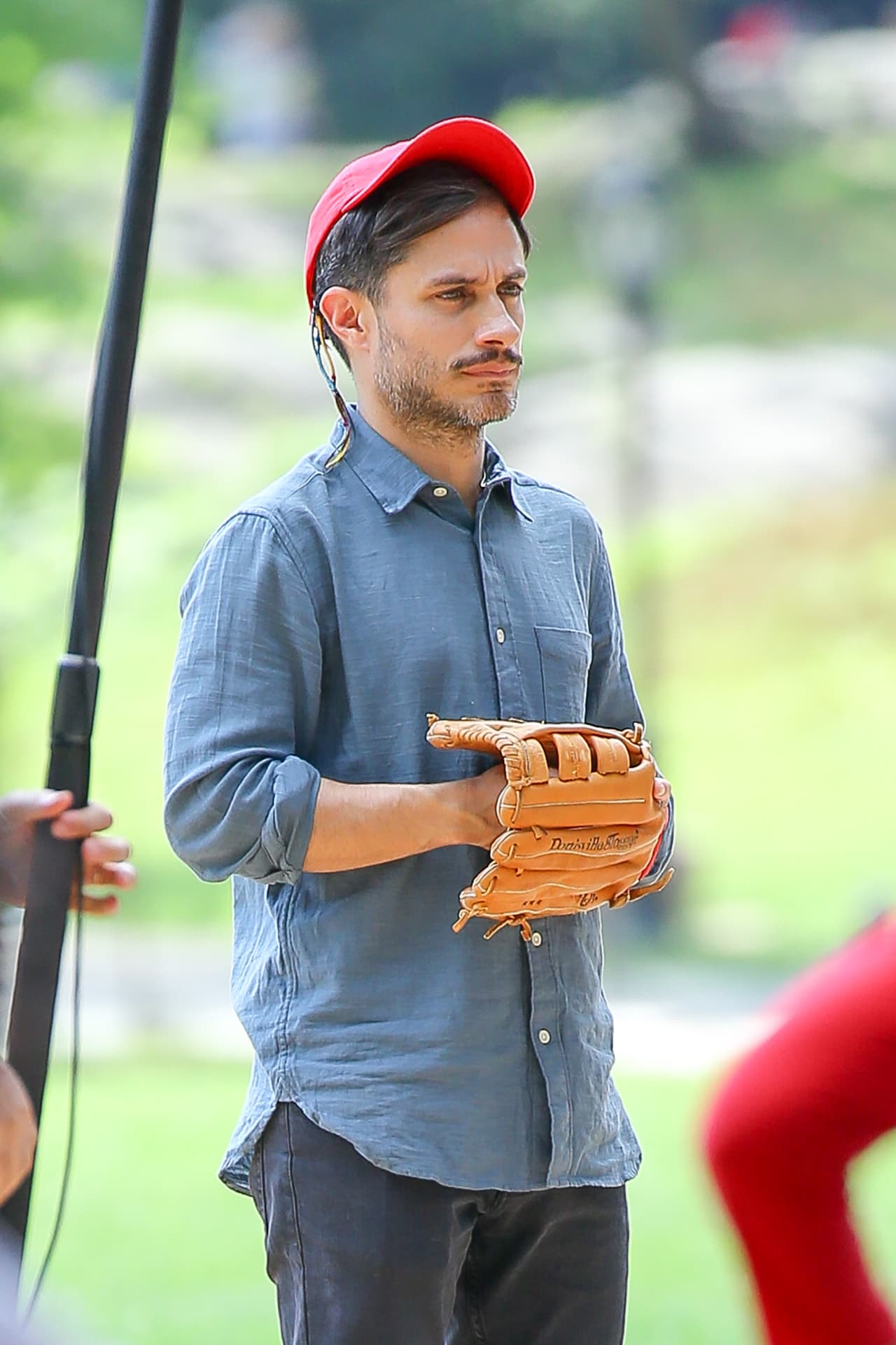 También jugó baseball para la escena del programa.