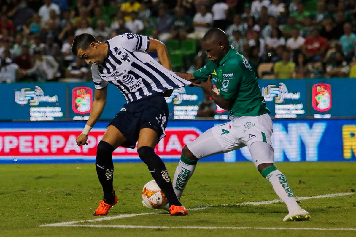 La defensa del León pasó muchos trabajos para contener el ataque regiomontano, que finalmente logró su cometido y obtuvo los tres puntos.