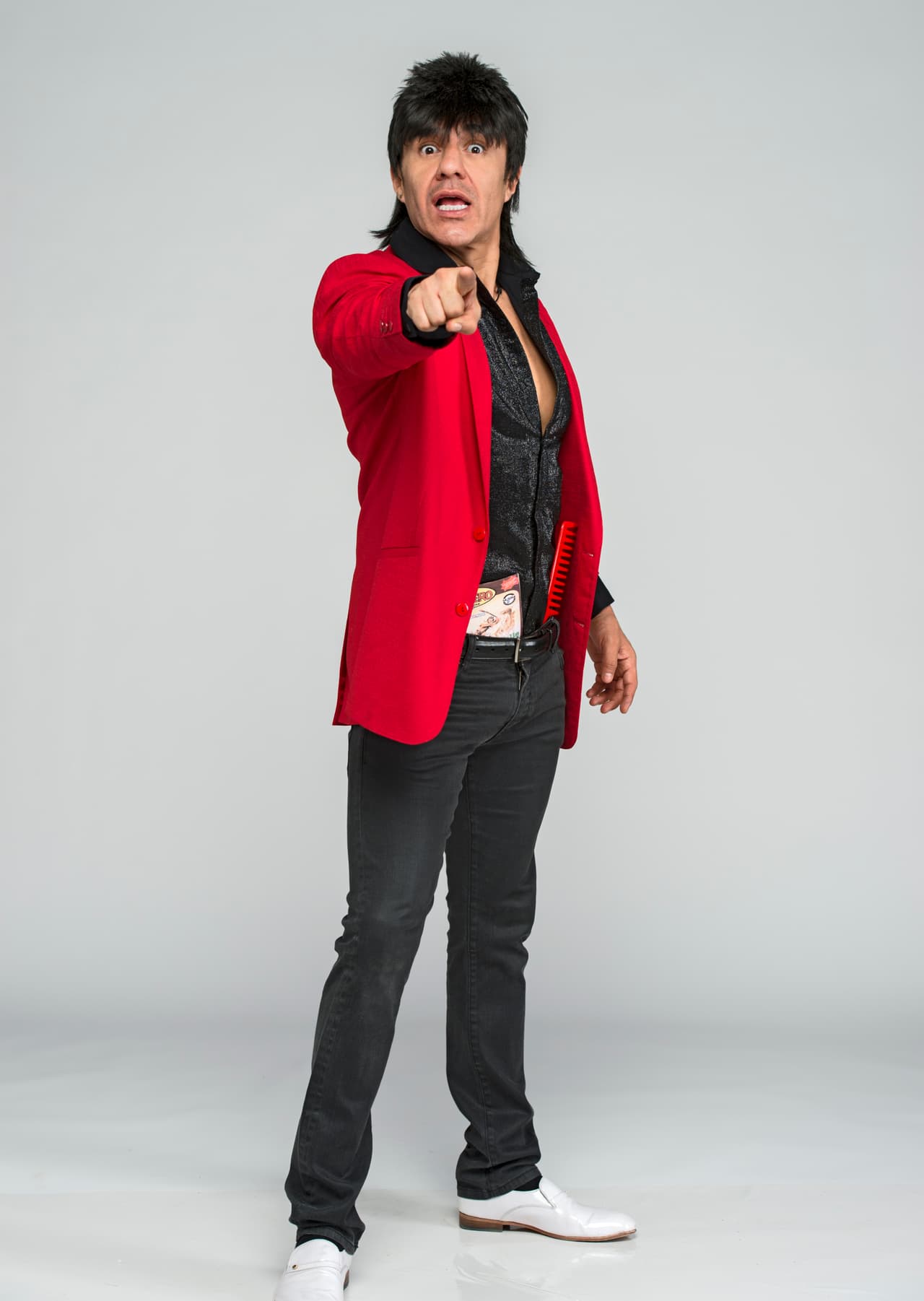 Adrián Uribe interpreta a 'El Vítor' quien hará una gran mancuerna con 'Albertano'.