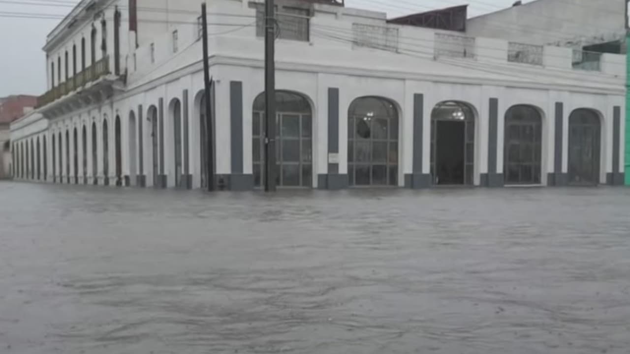 Un muerto, inundaciones y deslizamientos: Cuba afectada por formación de la tormenta tropical Imelda