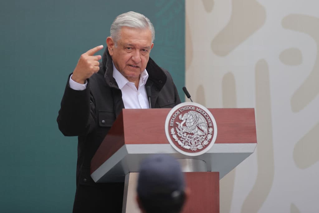 Andrés Manuel López Obrador anuncia que tiene covid-19: los síntomas son "leves" y ya empezó un tratamiento