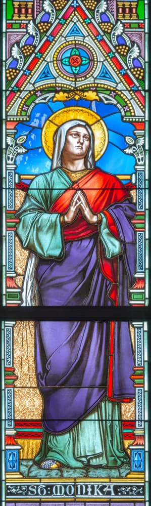 También podemos apreciar el valor de la perseverancia. Mónica nunca se detuvo en su labor y deber de querer que su familia siguiera el buen camino, a pesar de las circunstancias. Siguió a Agustín a Italia para conseguir que se convirtiera.