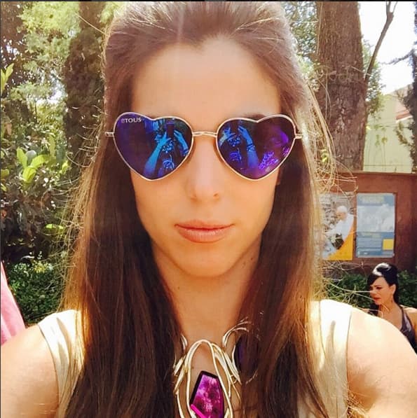 Pues prefiere mantener las apariencias antes que defender sus sentimientos.