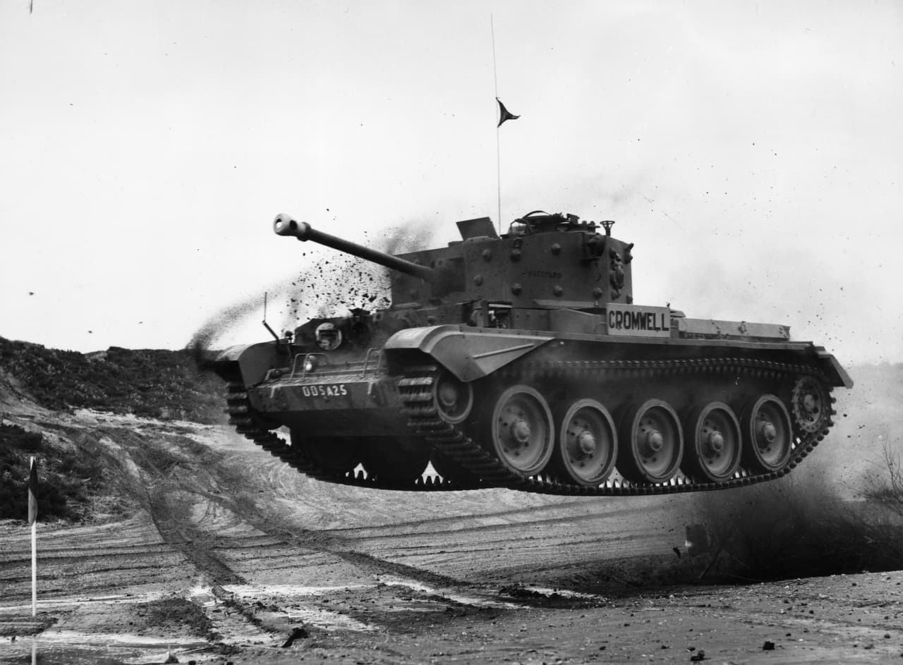 <b>Viernes 13 de junio, 1952</b>
<br>Una crisis en la Guerra Fría, cuando el gobierno ruso derrumbó un avión de Suecia. Ocho personas fallecieron y el gobierno sueco insistía que era un vuelo de entrenamiento. Las relaciones entre ambos países decayeron, aunque años más tarde Suecia reconoció que sí era un avión espía y Rusia que sí los atacaron a propósito.