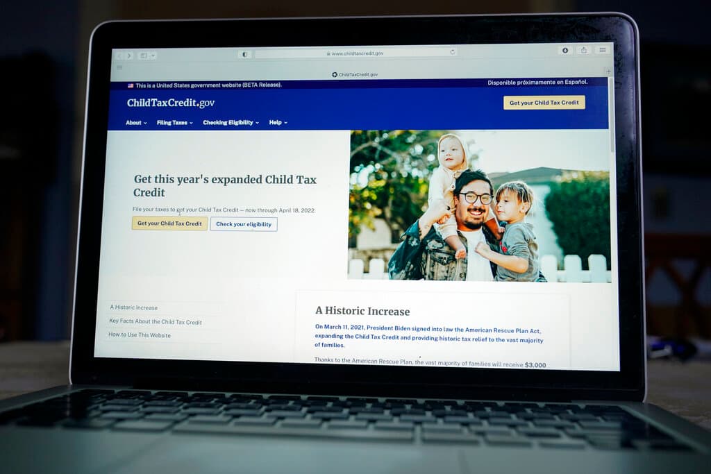 <b>3. Verifique información en su cuenta en línea del IRS</b>: A través de su cuenta personal puede acceder en línea a datos importantes como pagos de impacto económico, crédito tributario por hijos, ingreso neto de su última declaración, entre otros.