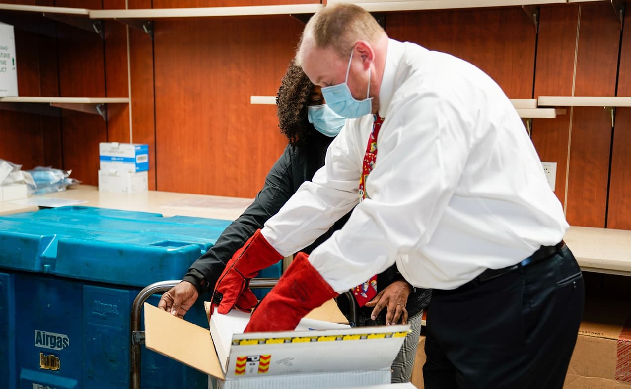 De las primeras dosis anunciadas, se destinaron 16,575 vacunas para el hospital Memorial Hermann.